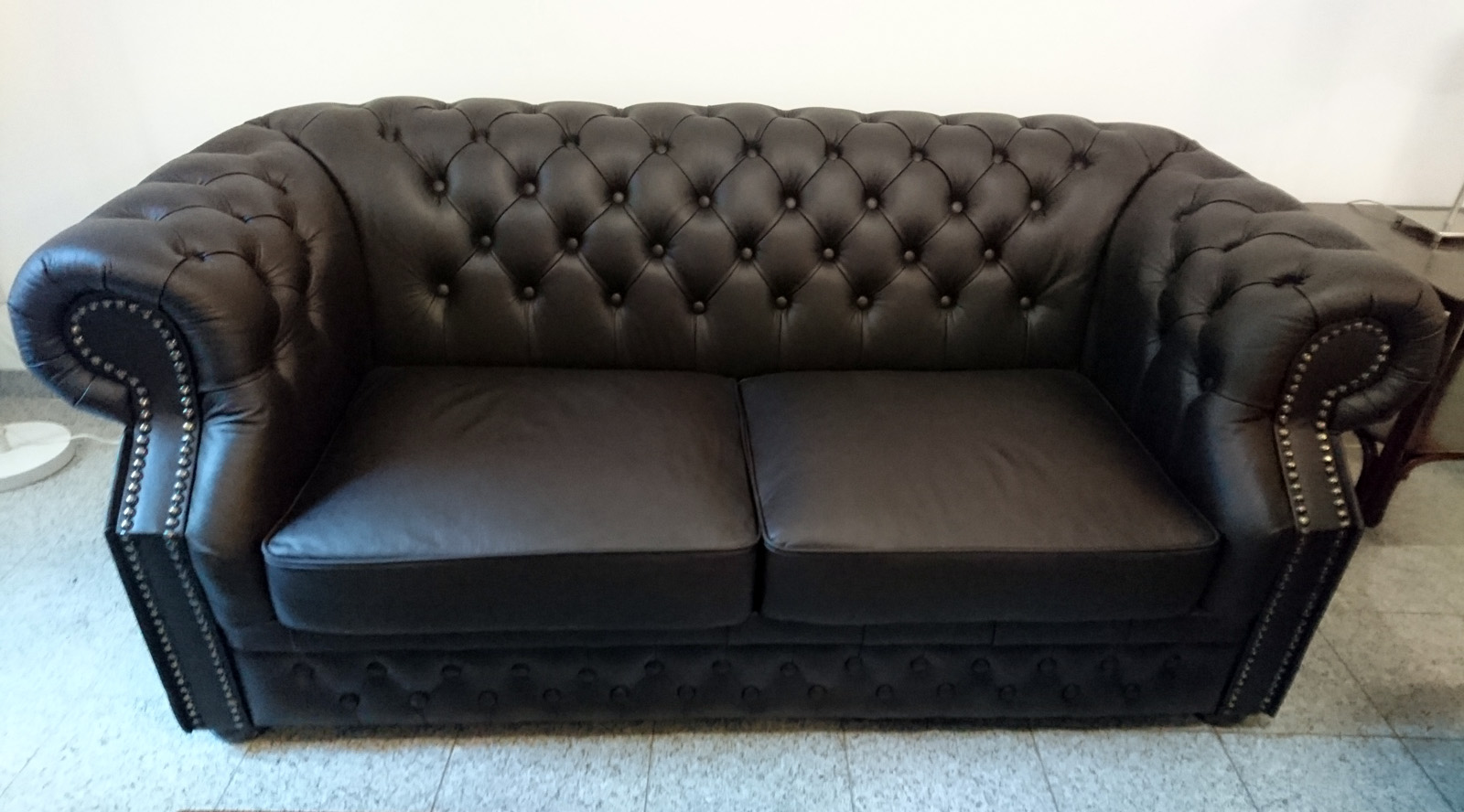 Chesterfield Windsor 2 sitzer Ledersofa matt braun Chesterfield Windsor 2 sitzer Ledersofa matt braun